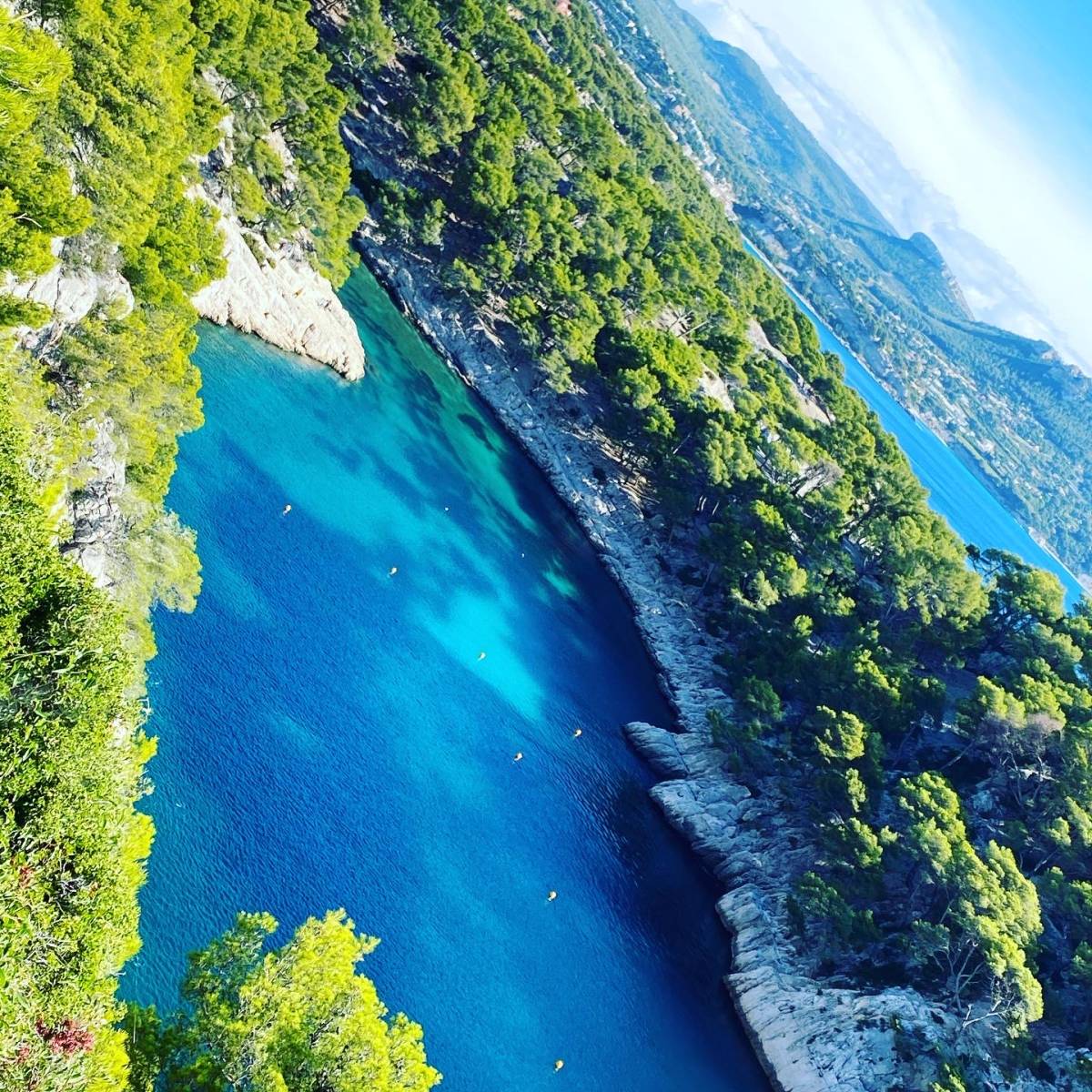 Découvrir les calanques de Cassis à pieds dans les sentiers!