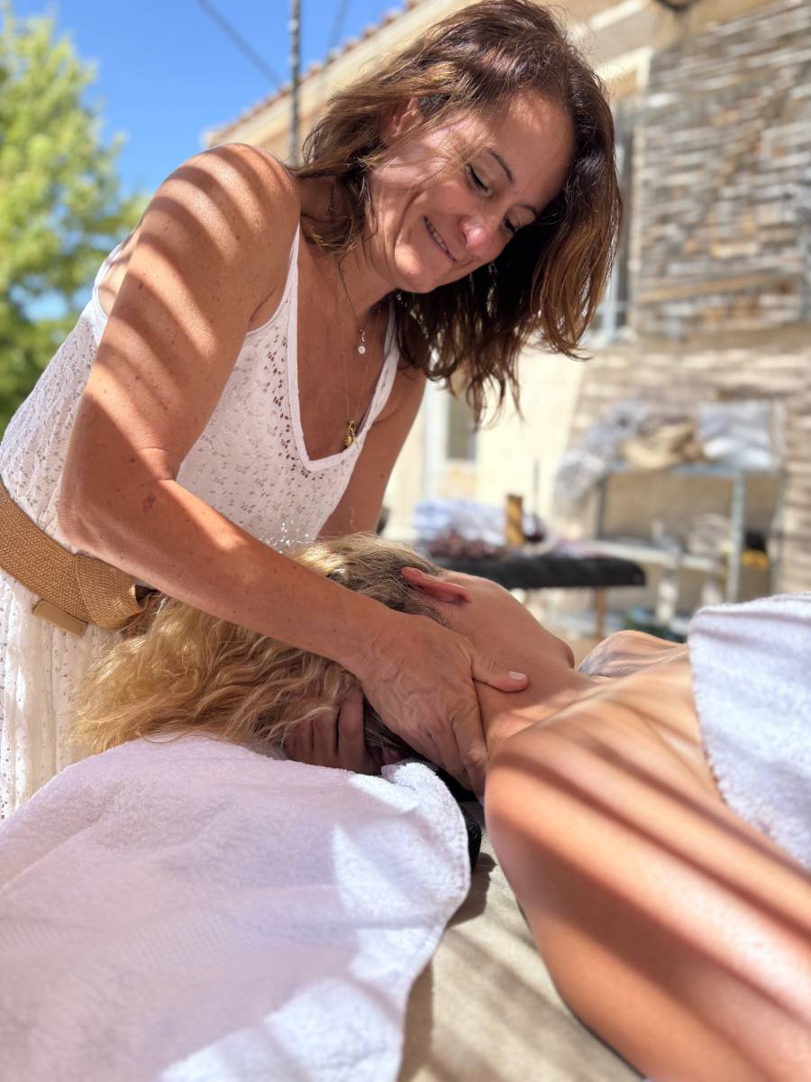 Un massage à domicile, pour savourer le luxe du lâcher-prise.