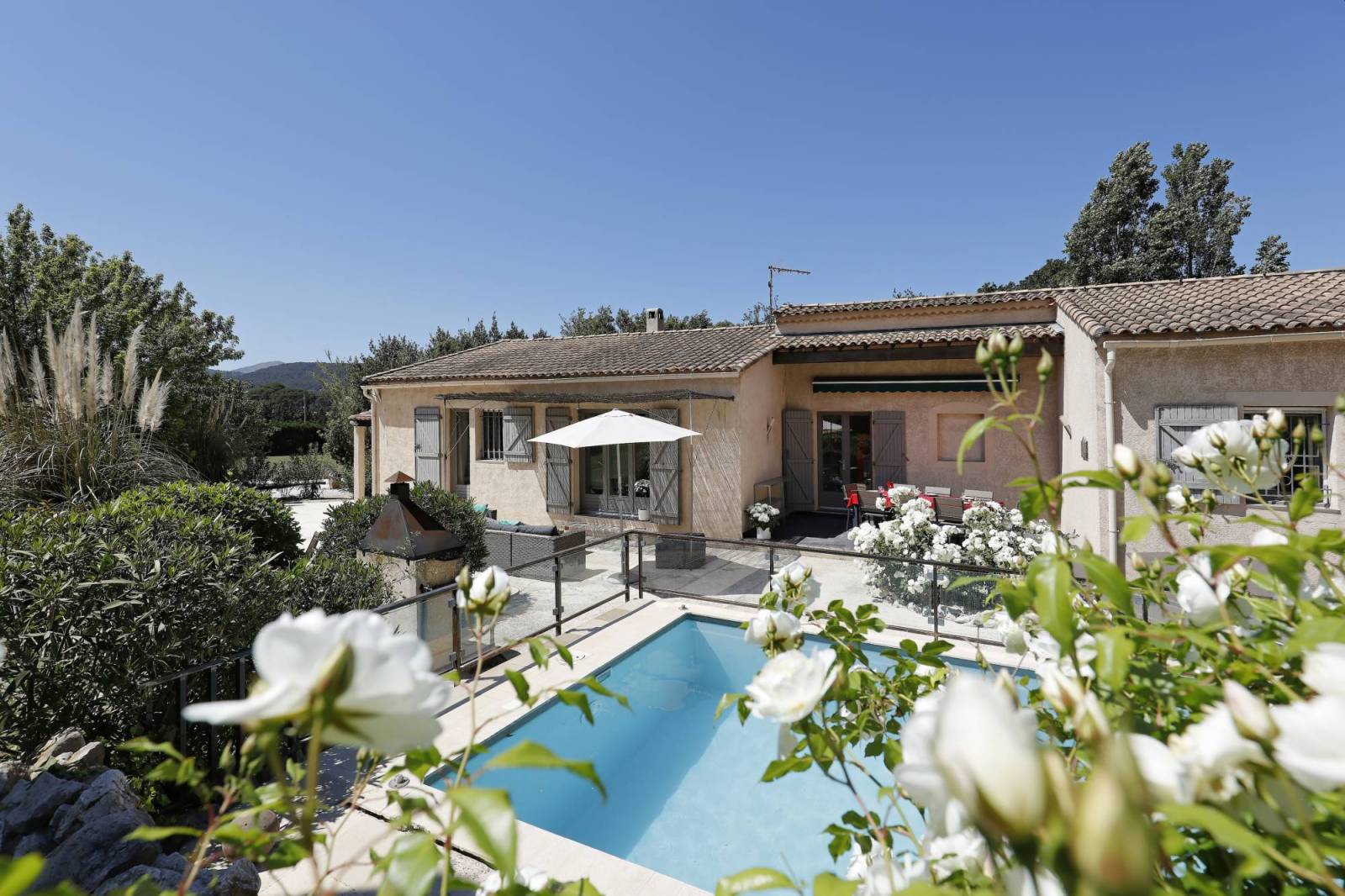 Louer une villa avec piscine pour un séjour nature à La Ciotat comme à Cassis avec services sur mesure