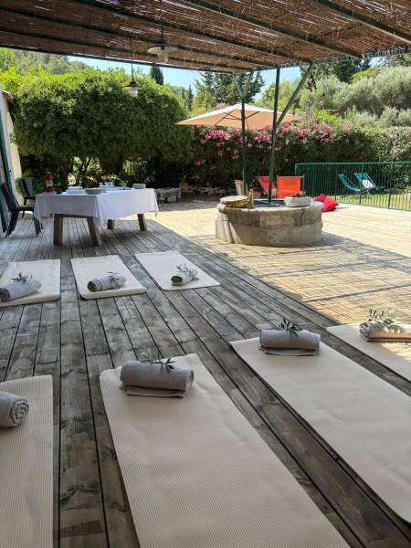 Se reconnecter à soi, bercé par le chant des cigales.