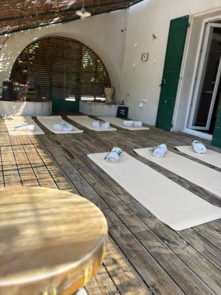 Organisation d'un stage Breathwork respiration consciente & Yoga avec Rachel & Marie-Pierre dans nos villas à Cassis