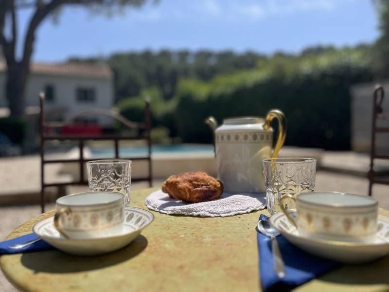 Organisation d'un évènement privé Journée Influenceuses sur le thème de la visibilité sur les réseaux sociaux dans notre villa à Cassis