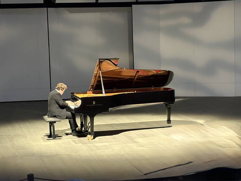 Concert de Piano à proximité des villas. 