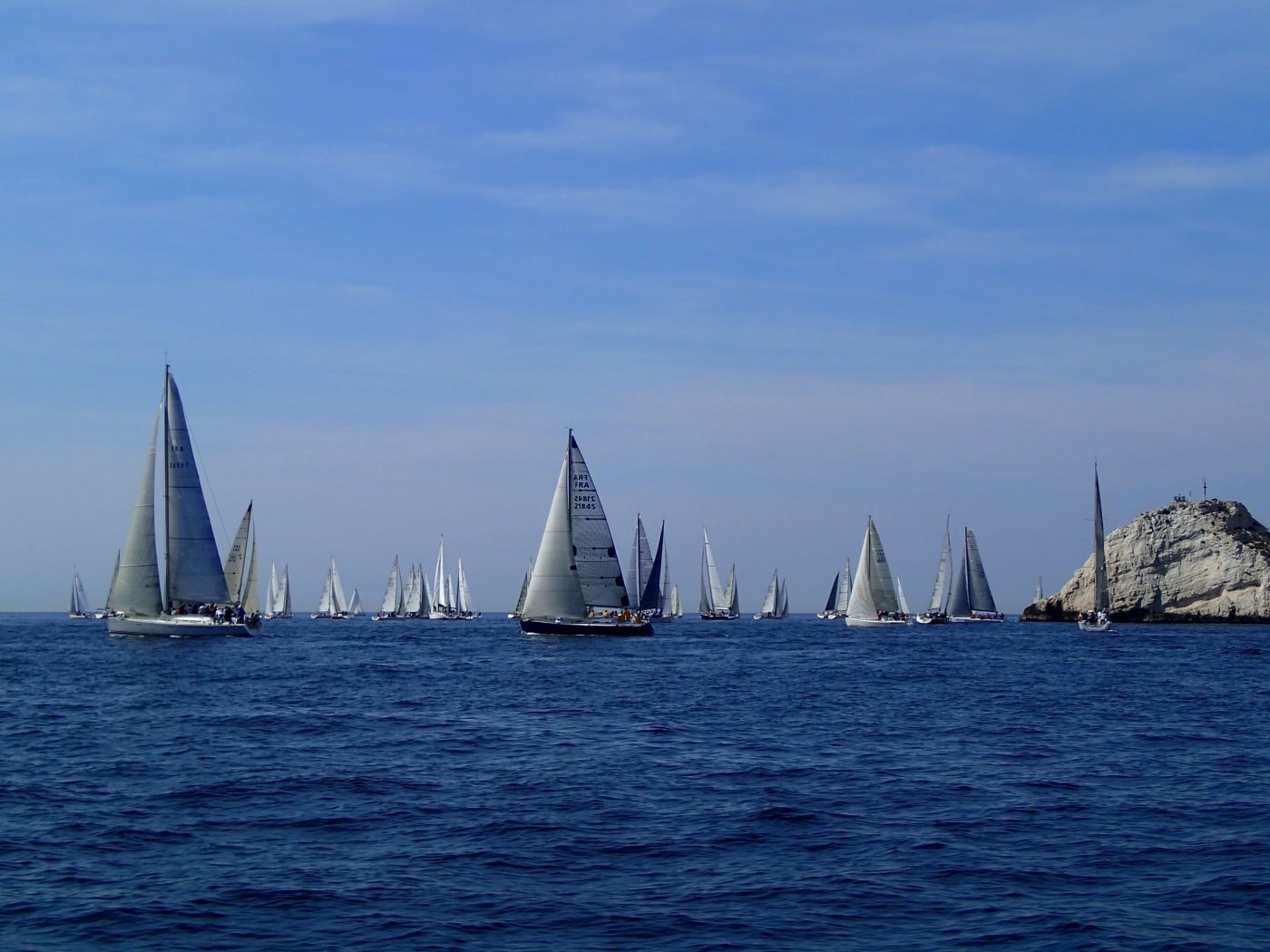 Découvrir les calanques de Cassis à la Voile