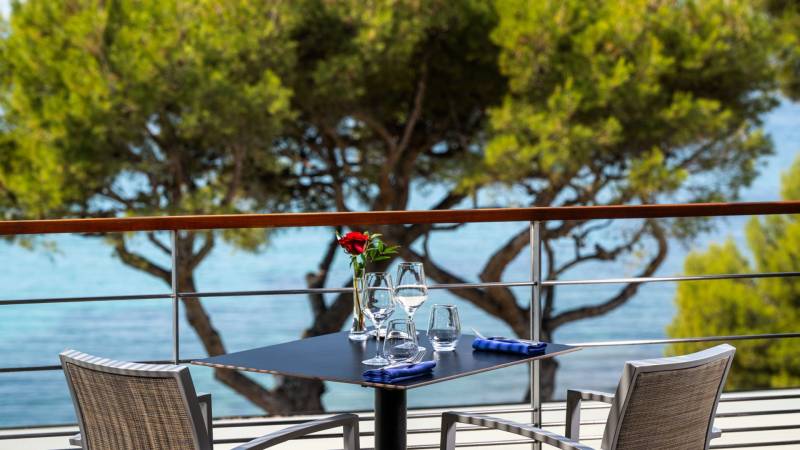 Découvrir la Brasserie du Corton à Cassis lors d’un séjour en villa d’exception Cassis Villa VOS