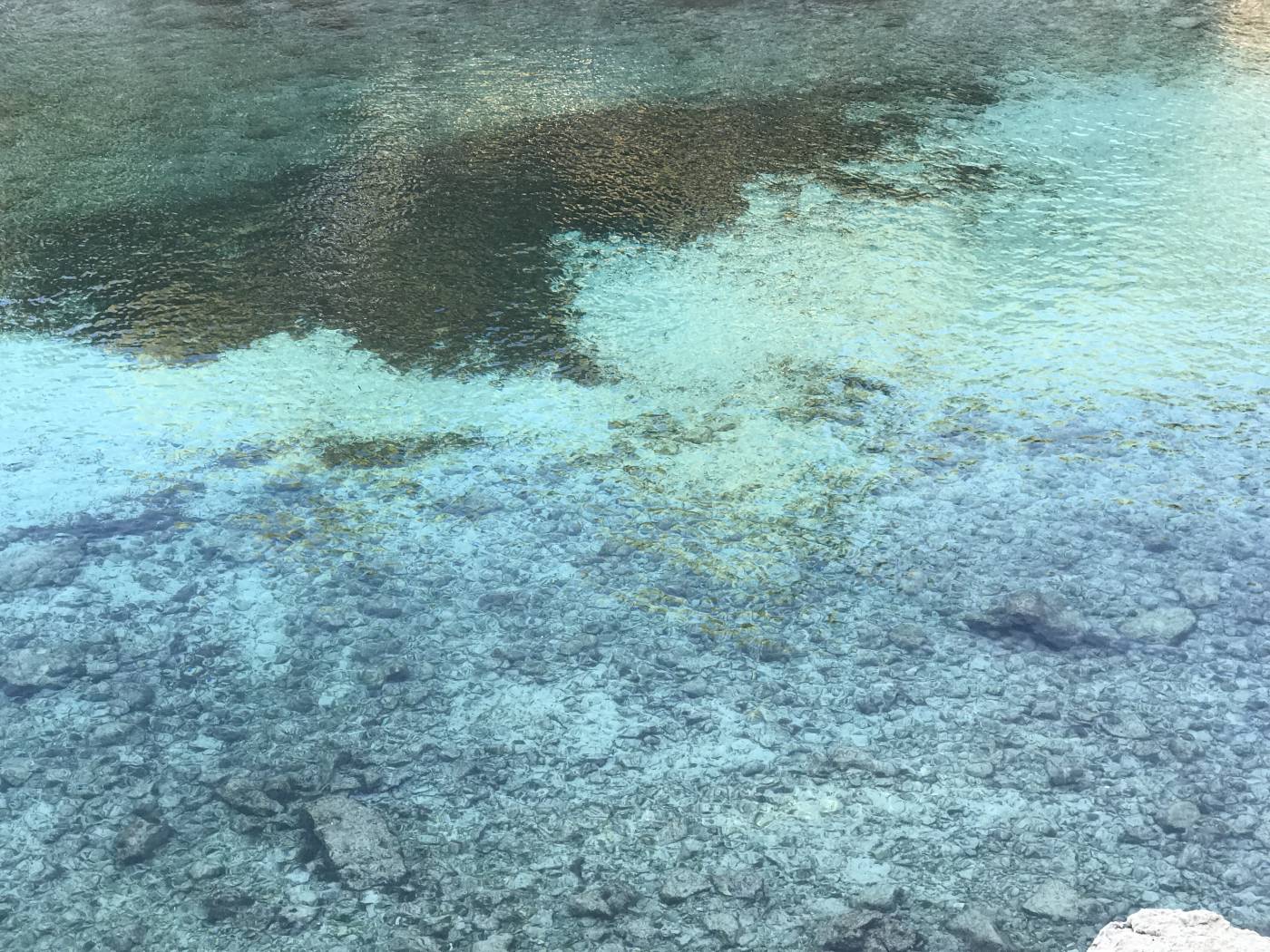 eau cristalline dans la calanque de port Pin