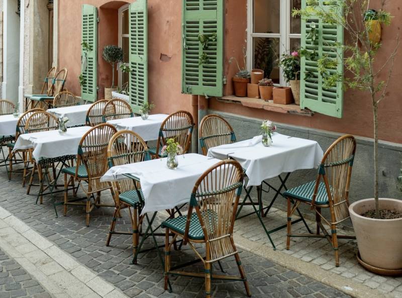 Découvrir le restaurant La Bonne Mère à Cassis pour un dîner face à la mer Cassis Villa VOS